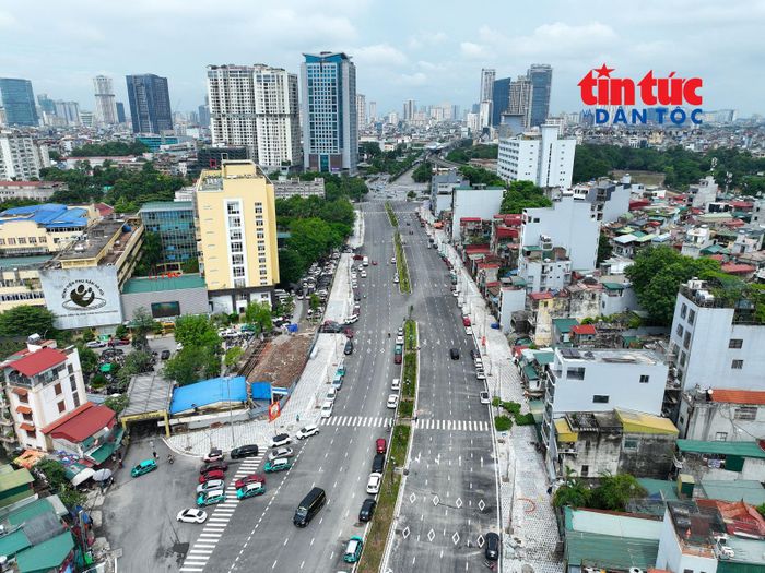 Dự án đường Vành đai 1 Hà Nội đoạn Hoàng Cầu - Voi Phục có tổng vốn đầu tư hơn 7.200 tỷ đồng đã thông xe kỹ thuật. Ảnh: Thế Đoàn/Báo Tin tức và Dân tộc