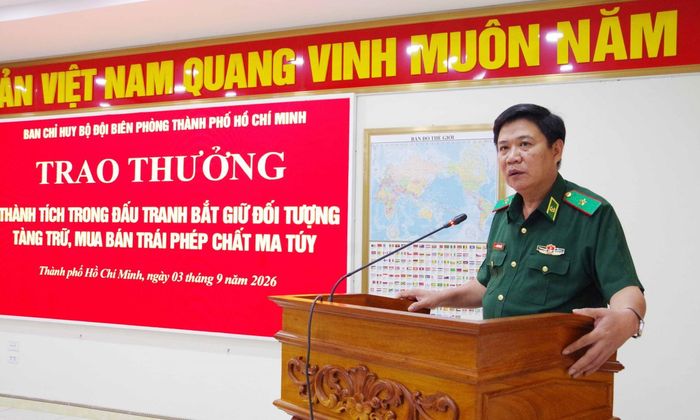 Thiếu tướng Trần Thanh Đức, Phó Tư lệnh Bộ Tư lệnh thành phố kiêm Chỉ huy trưởng Ban Chỉ huy Bộ đội Biên phòng TP Hồ Chí Minh phát biểu chỉ đạo tại buổi trao thưởng.