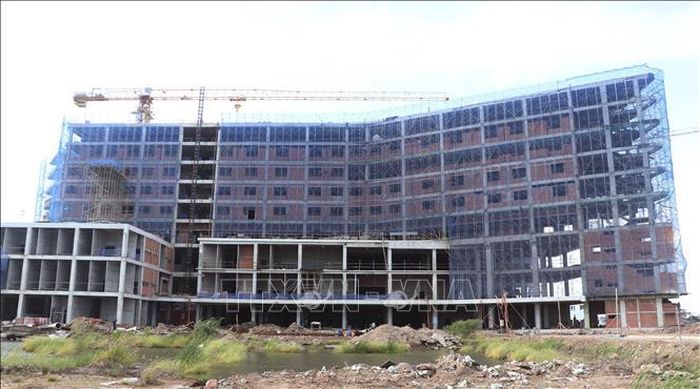 Hiện hạng mục xây dựng kết cấu đã cơ bản hoàn thành tại Khối nhà chính B2 và B3 của gói thầu số 27.