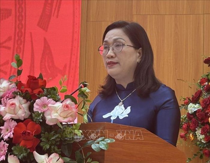 Đồng chí Đinh Thị Mai, Phó Chủ tịch Viện Hàn lâm Khoa học xã hội Việt Nam, phát biểu nhận nhiệm vụ. Ảnh: Thanh Hương/TTXVN