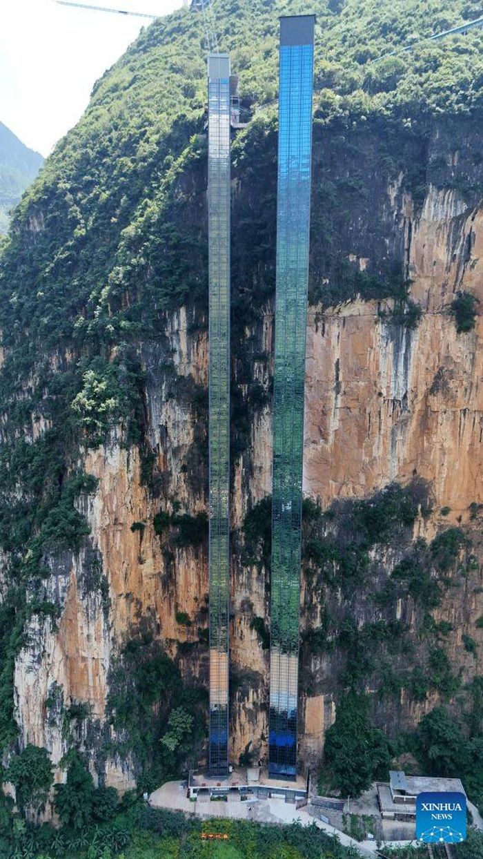 Thang máy cao 288 m bắt đầu vận hành gần đây, nằm cạnh công trình tương tự được đưa vào sử dụng từ năm 2022. Ảnh: Tân Hoa xã