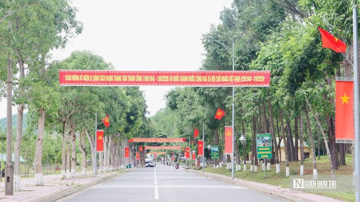 Khu di tích Ngã ba Đồng Lộc trang trí cờ hoa rực rỡ trong kỳ nghỉ lễ 2/9.