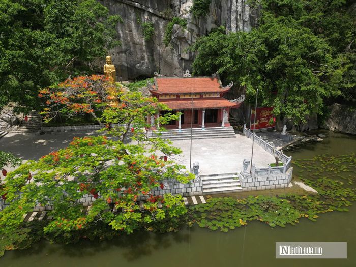 Kim Sơn được xác định là một trong những điểm đến quan trọng trên tuyến du lịch sông Mã, các tuyến du lịch cộng đồng ở khu vực Vĩnh Lộc và kết nối với Di sản văn hóa thế giới Thành Nhà Hồ.