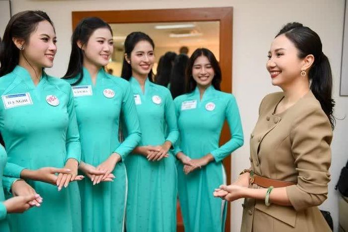Các thí sinh vượt qua vòng sơ khảo sẽ được Vietnam Airlines đặc cách công nhận trúng tuyển tiếp viên hàng không.