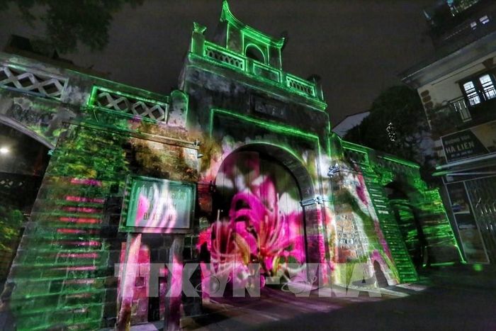 Trình chiếu 3D Mapping tại Ô Quan Chưởng. Ảnh: Tuấn Đức - TTXVN