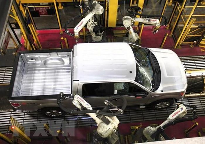 Dây chuyền sản xuất ô tô của hãng Ford (Mỹ). Ảnh: AFP/TTXVN