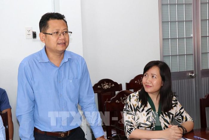 Phó Giám đốc Sở Nông nghiệp và Môi trường Vĩnh Long Võ Tiến Sĩ phát biểu tại cuộc họp. Ảnh: Thanh Hòa - TTXVN