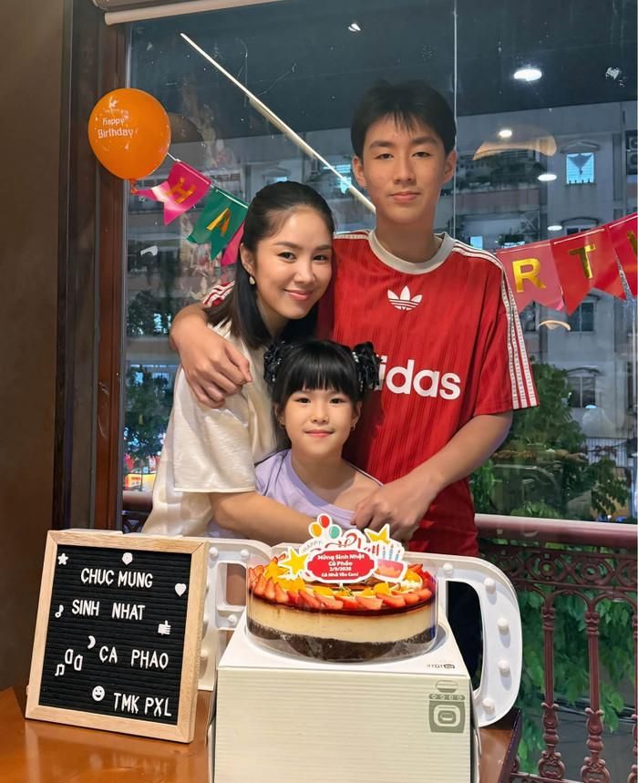 Với Lê Phương, khoảng thời gian nghỉ lễ Quốc khánh không chỉ là dịp để nghỉ ngơi mà còn gắn với những ngày sinh nhật của các thành viên. (Ảnh: FBNV)