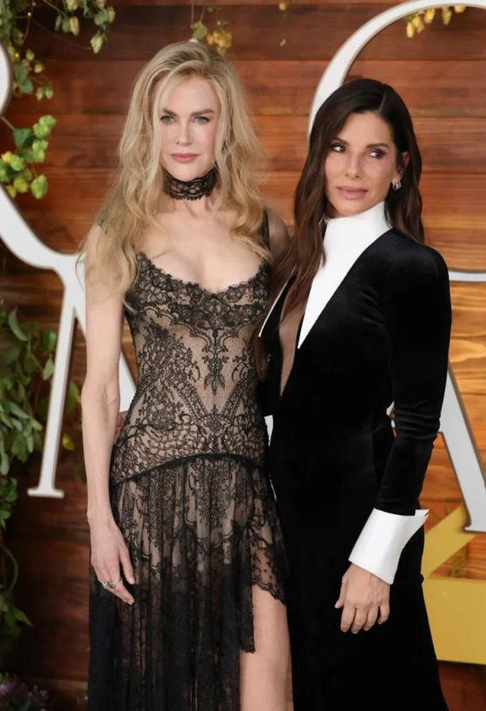 Nicole Kidman và Sandra Bullock tại buổi ra mắt phim Practical Magic 2. Ảnh: Getty Images