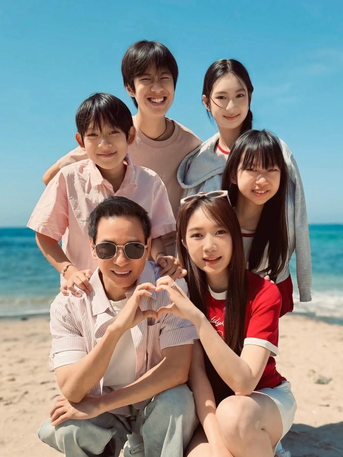 Khoảnh khắc đời thường đáng yêu, hạnh phúc của gia đình Lý Hải - Minh Hà. Ảnh: FBNV