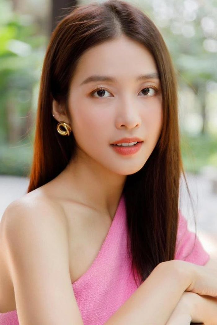 Khả Ngân lọt top 100 gương mặt đẹp nhất thế giới.
