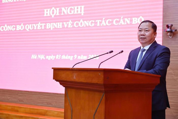 Ủy viên TƯ Đảng, Phó Bí thư Thường trực Đảng ủy MTTQ, các đoàn thể Trung ương, Phó Chủ tịch Ủy ban Trung ương MTTQ Việt Nam Nguyễn Phi Long phát biểu giao nhiệm vụ