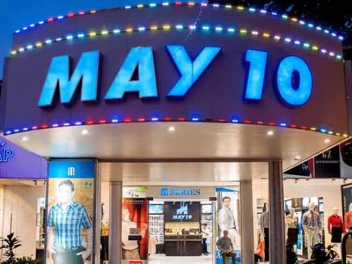 Tên gọi đầu tiên của MAY 10 là Xưởng may quân trang, chuyên sản xuất trang phục cho quân đội và nhân dân kháng chiến
