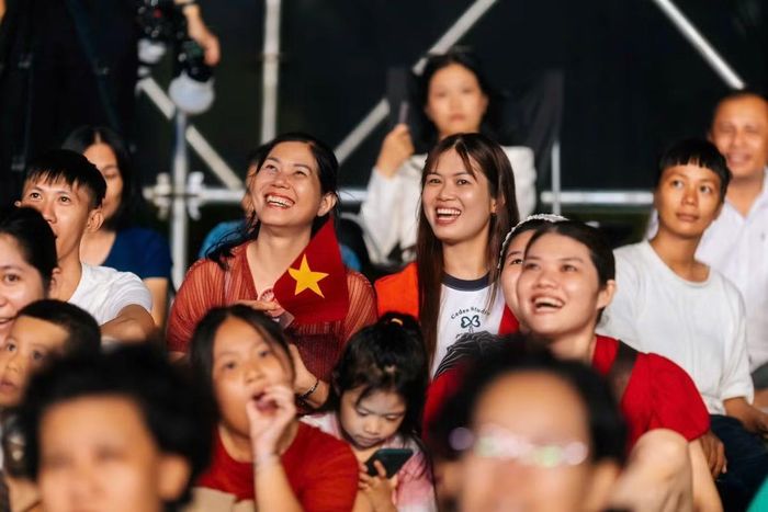 Hàng nghìn khán giả cùng hội tụ tại SwanBay trong đêm Quốc khánh, tận hưởng không khí lễ hội và lưu lại những khoảnh khắc đáng nhớ bên nhau