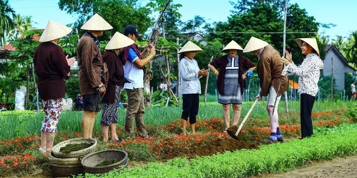 Mỗi vùng quê có một cảnh quan, sinh kế và nếp sống riêng, tạo nên sức hút khác biệt đối với du khách