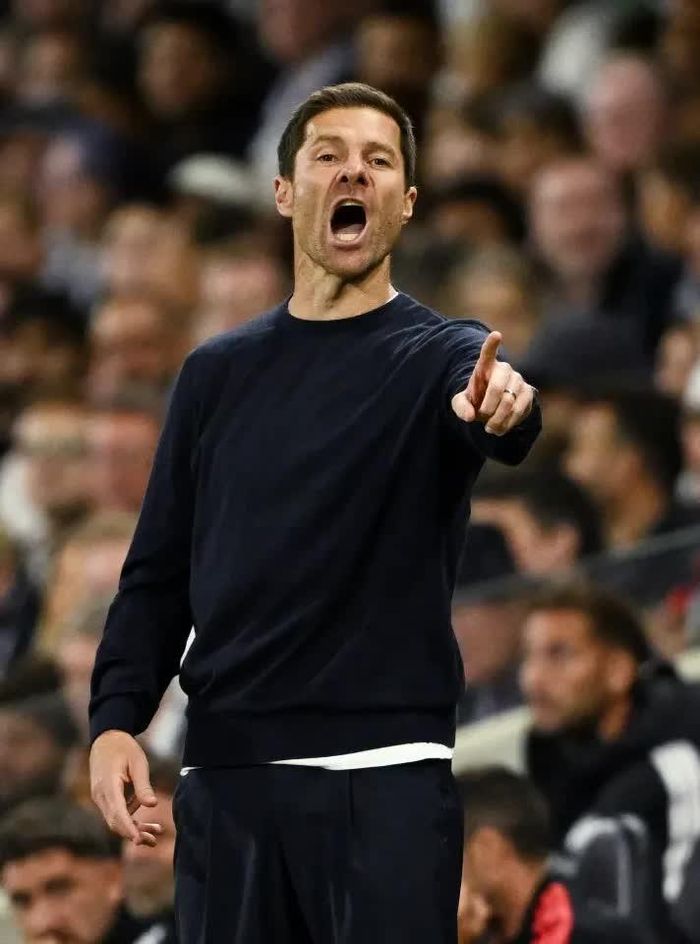 HLV trưởng Chelsea, Xabi Alonso, vô cùng tức giận. Ảnh: Reuters