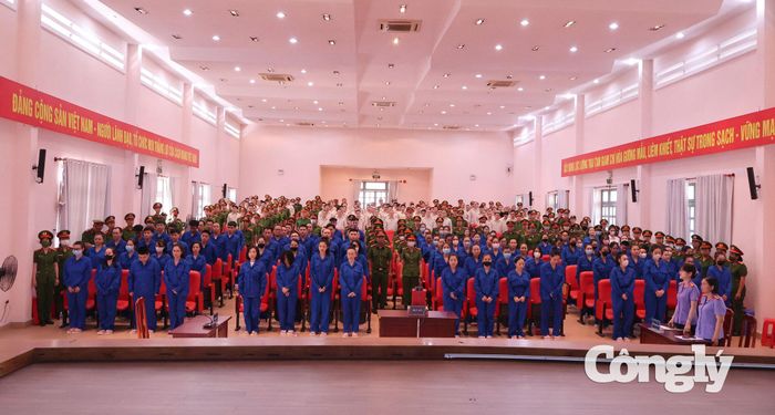 Các bị cáo nghe toà tuyên án