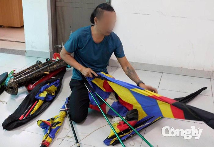 Đối tượng Thân Văn Tấn thả diều có gắn đèn chớp tại khu vực thuộc vùng cấm bay của Cảng hàng không quốc tế Tân Sơn Nhất.