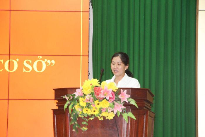 Phó Chánh án TAND khu vực 10 - Cần Thơ Nguyễn Thị Linh Đa trình bày tham luận về kỹ năng hòa giải cơ sở.