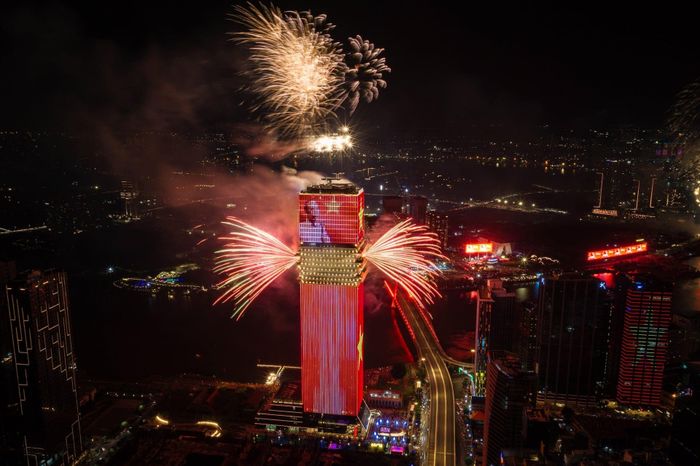 Saigon Marina IFC nổi bật với màn pháo hoa mãn nhãn lan tỏa từ những tầng cao của công trình