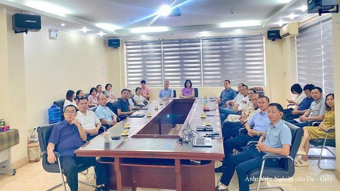 Đảng bộ Viện Nghiên cứu Da - Giầy học tập, quán triệt một số Nghị quyết, Chỉ thị của Bộ Chính trị.