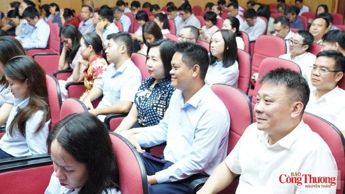 Đảng bộ Vụ Tổ chức cán bộ tham dự Hội nghị tại điểm cầu Bộ Công Thương.