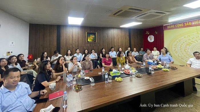 Đảng bộ Ủy ban Cạnh tranh Quốc gia học tập, quán triệt một số Nghị quyết, Chỉ thị của Bộ Chính trị.
