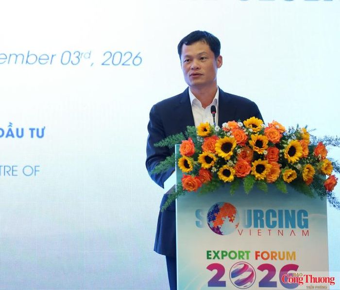 Ông Đỗ Quốc Hưng, Quyền Vụ trưởng Vụ Phát triển thị trường nước ngoài (Bộ Công Thương) phát biểu tại hội thảo.