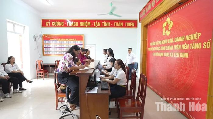 Mô hình hỗ trợ người dân, doanh nghiệp thực hiện thủ tục hành chính trên môi trường số tại thôn Định Tăng, xã Yên Định hoạt động tất cả các ngày làm việc trong tuần. Ảnh: Khánh Hòa