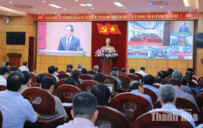 Đồng chí Trịnh Văn Quyết, Ủy viên Bộ Chính trị, Bí thư Trung ương Đảng, Trưởng Ban Tuyên giáo Trung ương quán triệt chuyên đề tại hội nghị.