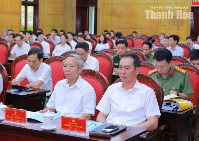 Phó Bí thư Tỉnh ủy Trịnh Tuấn Sinh và đại biểu dự hội nghị tại điểm cầu Tỉnh ủy Thanh Hóa.