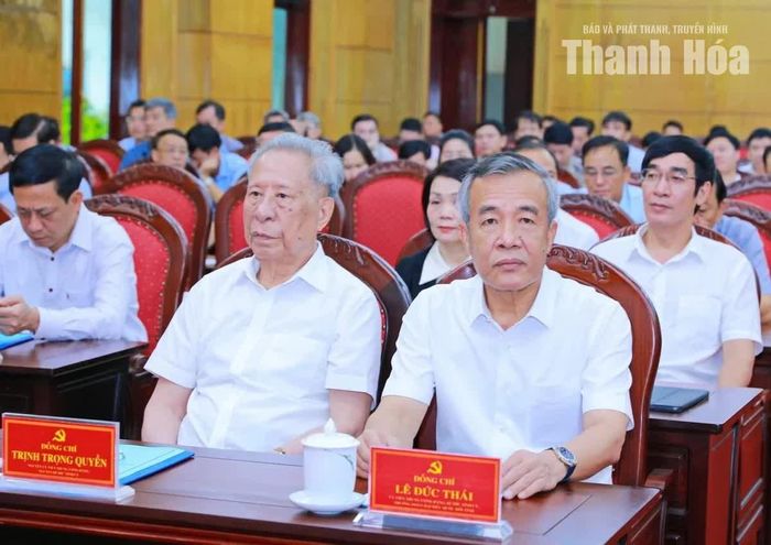 Bí thư Tỉnh ủy Lê Đức Thái và đại biểu dự hội nghị tại điểm cầu Tỉnh ủy Thanh Hóa.