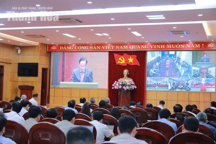Đồng chí Lê Hoài Trung, Ủy viên Bộ Chính trị, Bộ trưởng Bộ Ngoại giao quán triệt chuyên đề “Những nội dung trọng tâm, cốt lõi Nghị quyết của Bộ Chính trị về công tác người Việt Nam ở nước ngoài”.