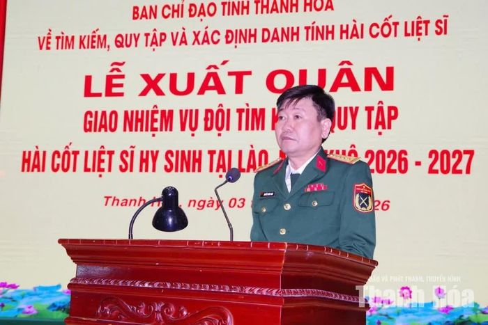 Đại tá Nguyễn Xuân Toàn, Phó Chính ủy Bộ CHQS tỉnh công bố Quyết định về việc tổ chức lực lượng tham gia thực hiện nhiệm vụ tìm kiếm, quy tập hài cốt liệt sĩ mùa khô 2026-2027.