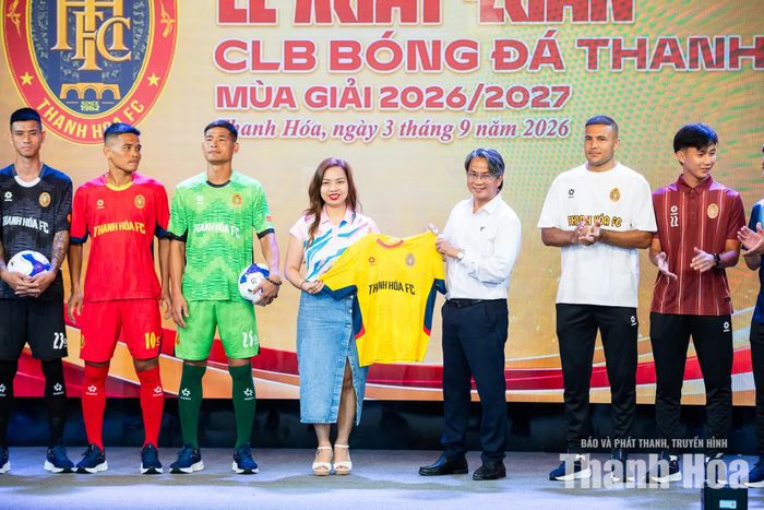 Nhà tài trợ Động Lực trao áo đấu, đồng hành cùng CLB Bóng đá Thanh Hóa trong mùa giải 2026/27.