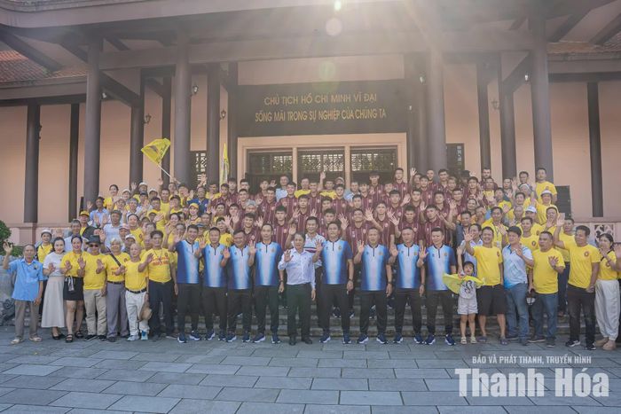 Sáng 3/9, hành trình xuất quân của CLB Bóng đá Thanh Hóa đã bắt đầu. Ban Huấn luyện, các cầu thủ và Hội Cổ động viên đã dâng hương, báo công tại những địa danh lịch sử, văn hóa của quê hương như: Khu Văn hóa tưởng niệm Chủ tịch Hồ Chí Minh, Thái Miếu Nhà Hậu Lê, Tượng đài Anh hùng dân tộc Lê Lợi và Khu Di tích Lam Kinh.