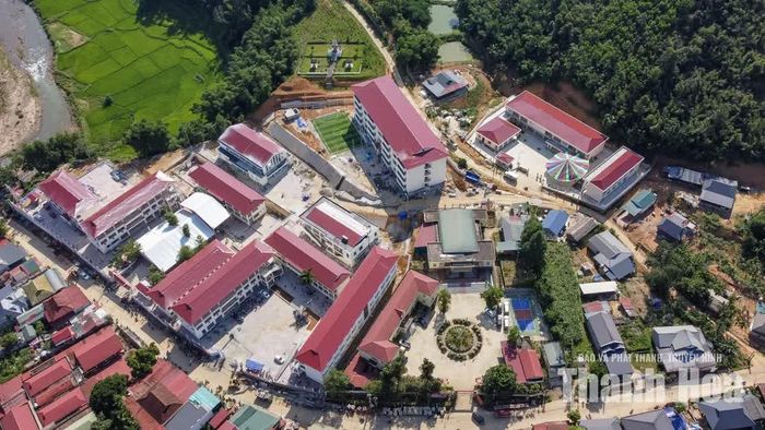 Các hạng mục chính của ngôi trường vùng biên với tổng số 10 toà nhà đã cơ bản hoàn thiện, sẵn sàng đón học sinh trong ngày khai giảng năm học mới.