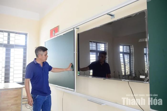 Thầy Hoàng Khắc Hạnh, Hiệu trưởng Trường Phổ thông Nội trú liên cấp Tiểu học và THCS Yên Khương cho biết: “Năm học 2026-2027, nhà trường dự kiến đón 712 học sinh. Hệ thống cơ sở vật chất và trang thiết bị được đầu tư đồng bộ, mở ra điều kiện học tập tốt hơn cho học sinh vùng biên Yên Khương trong năm học mới này”.