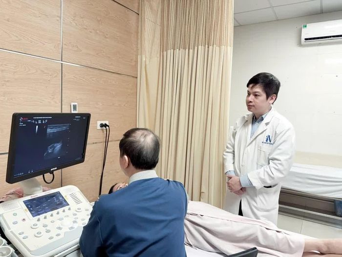 Người đã phẫu thuât thẩm mỹ cần duy trì thăm khám định kỳ để phát hiện sớm các bất thường. Ảnh: Bệnh viện đa khoa Hòe Nhai