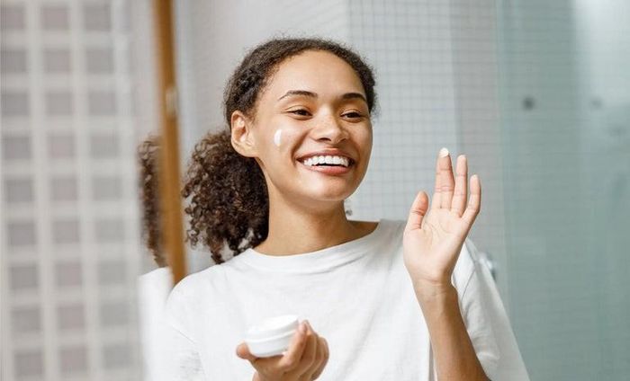 Suy cho cùng, làm sạch da vẫn là bước quan trọng nhất. Ảnh: Levoit