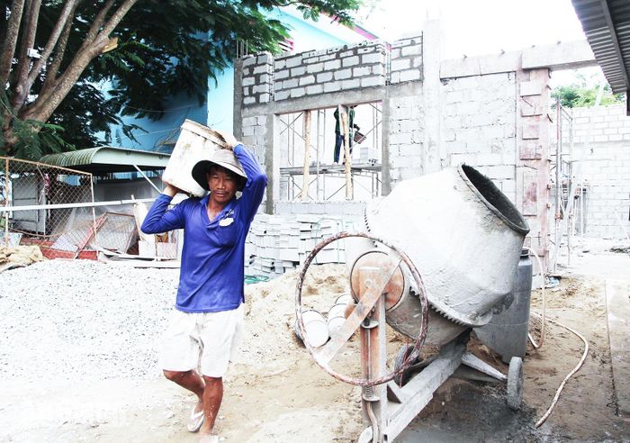 Các trường trên địa bàn xã Tân An đẩy mạnh hoàn thiện các phòng học, chuẩn bị cho năm học mới. Ảnh: MINH HIỂN
