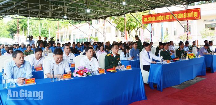 Các đại biểu tham dự lễ xuất quân.