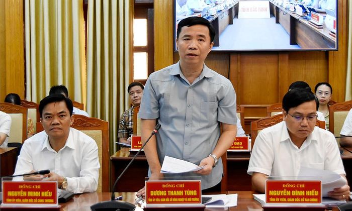  Giám đốc Sở Nông nghiệp và Môi trường báo cáo về tình hình sản xuất nông nghiệp thời gian qua. 