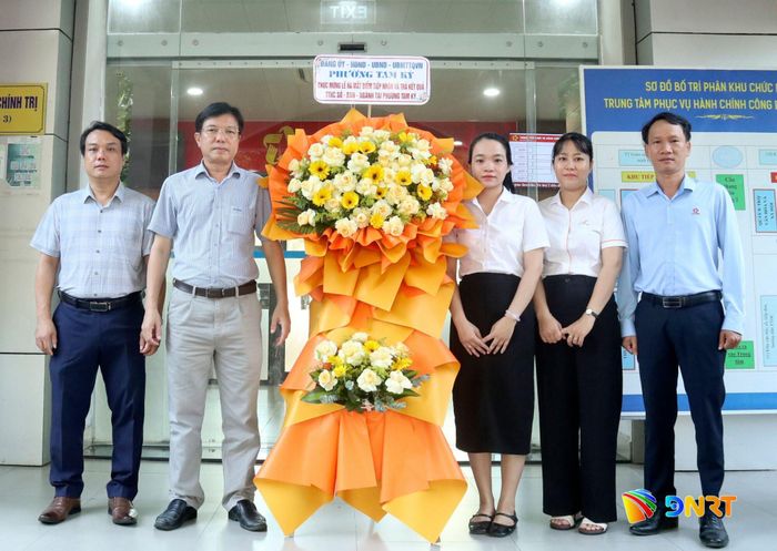 Lễ ra mắt điểm tiếp nhận và trả kết quả giải quyết thủ tục hành chính thuộc thẩm quyền giải quyết của các sở, ban, ngành thành phố tại Trung tâm Phục vụ hành chính công phường Tam Kỳ. Ảnh: T.K