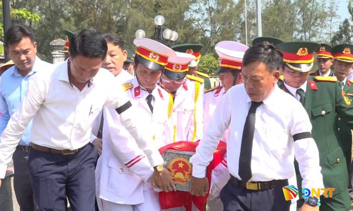 Xã Thăng An tổ chức an táng hài cốt liệt sĩ. Ảnh: HỒNG NĂM