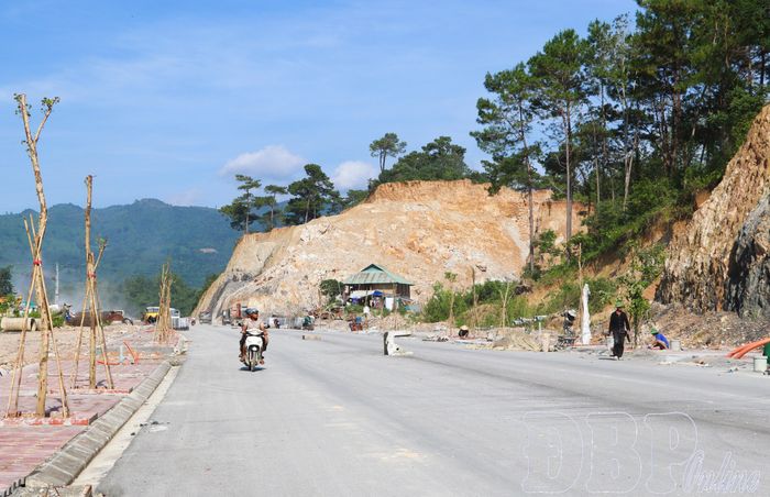 Nhiều đoạn tuyến thuộc dự án đường Thanh Minh – Độc Lập và khu dân cư đang gấp rút hoàn thiện.