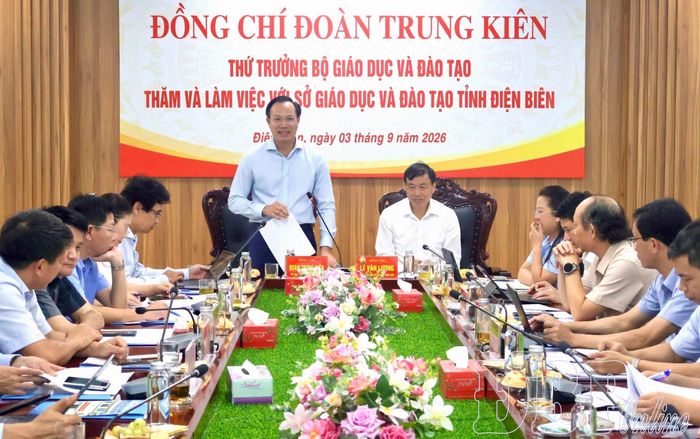 Thứ trưởng Bộ GD&ĐT Đoàn Trung Kiên phát biểu tại buổi làm việc