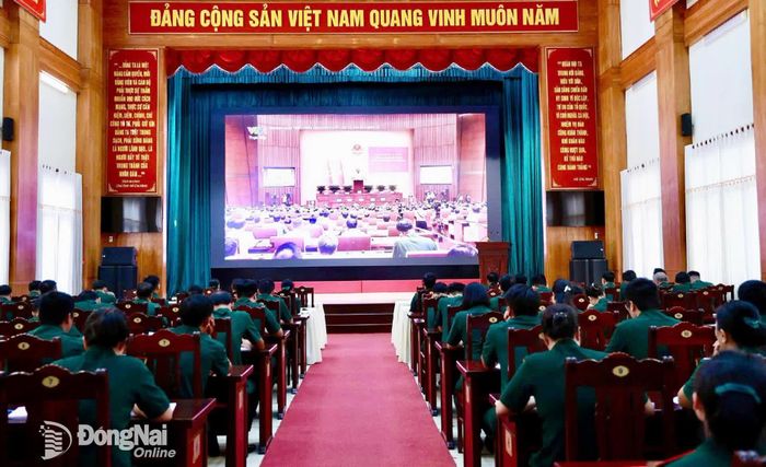 Toàn cảnh các đại biểu tham dự hội nghị trực tuyến tại điểm cầu Cơ quan Binh đoàn 16.