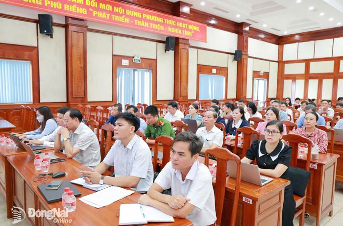 Các đại biểu dự tại điểm cầu xã Phú Riềng. Ảnh: ĐVCC