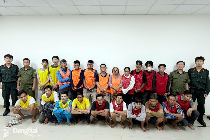 Nhóm đối tượng liên quan bị bắt giữ. Ảnh: CACC
